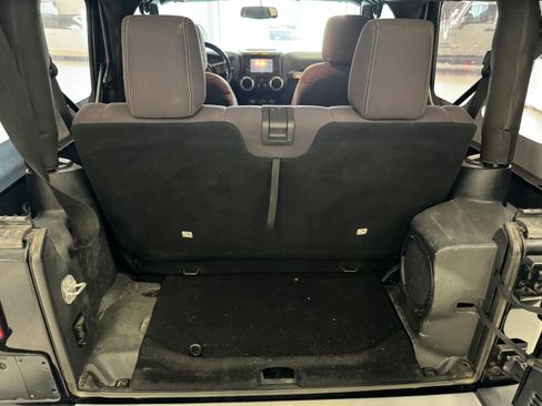 Used 2014 Jeep Wrangler Sahara image 6
