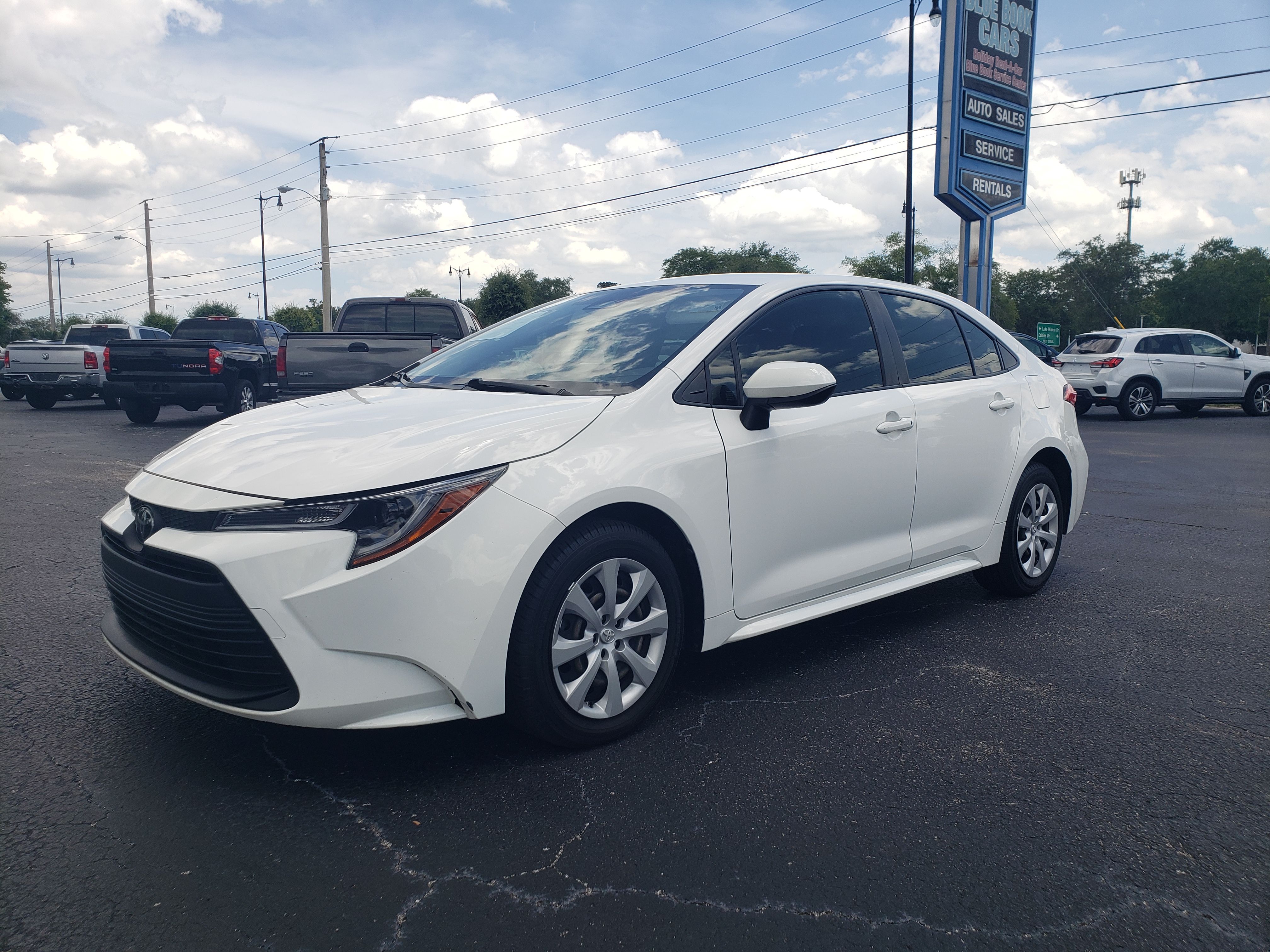 Used 2023 Toyota Corolla LE FWD image 1