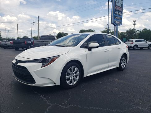 Used 2023 Toyota Corolla LE FWD image 1