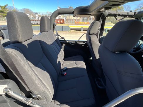 Used 2016 Jeep Wrangler Sport AWD/4WD image 16