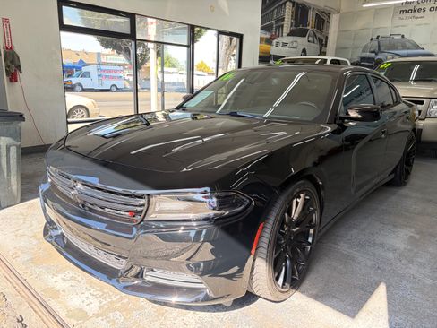 Used 2016 Dodge Charger SXT RWD image 9