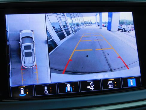 Used 2024 Buick Enclave FWD Essence image 6