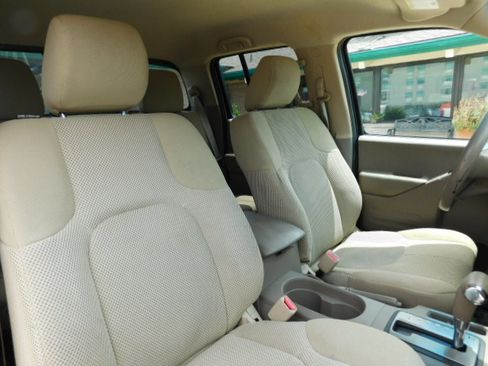 Used 2018 Nissan Frontier 2WD Crew Cab image 17