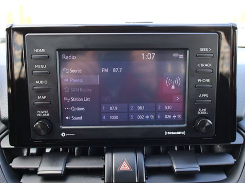 Used 2021 Toyota RAV4 LE image 18