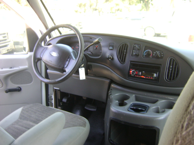 Used 2003 Ford E-350 and Econoline 350 Extended Super Duty RWD image 8