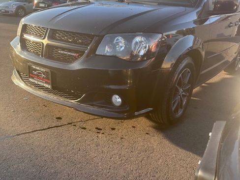 Used 2016 Dodge Grand Caravan SXT image 6