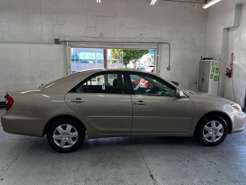 Used 2002 Toyota Camry LE image 8