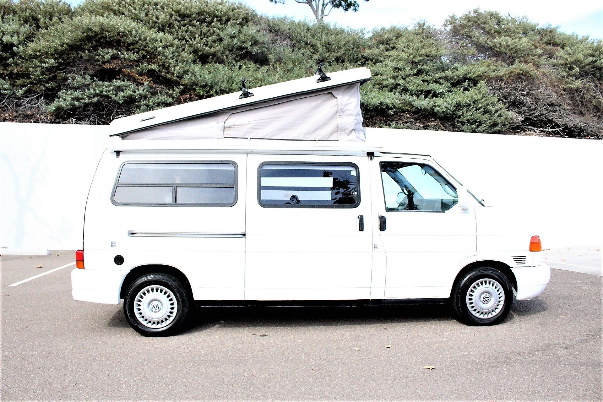 Used 1997 Volkswagen Eurovan Camper FWD image 2