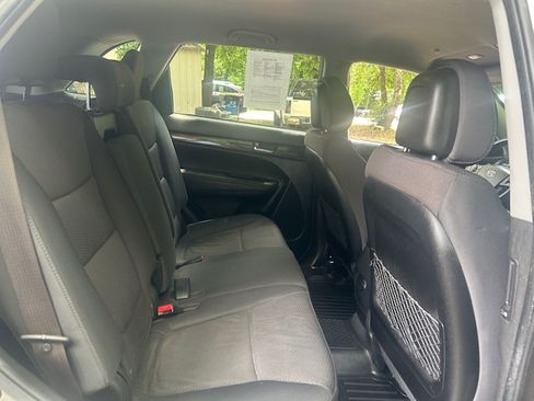 Used 2011 Kia Sorento AWD LX image 22