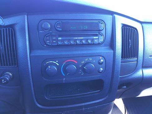 Used 2005 Dodge Ram 1500 Truck SLT image 15