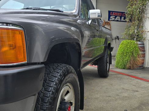 Used 1988 Toyota Pickup Deluxe image 91