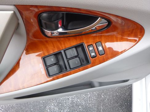 Used 2011 Toyota Camry XLE image 13