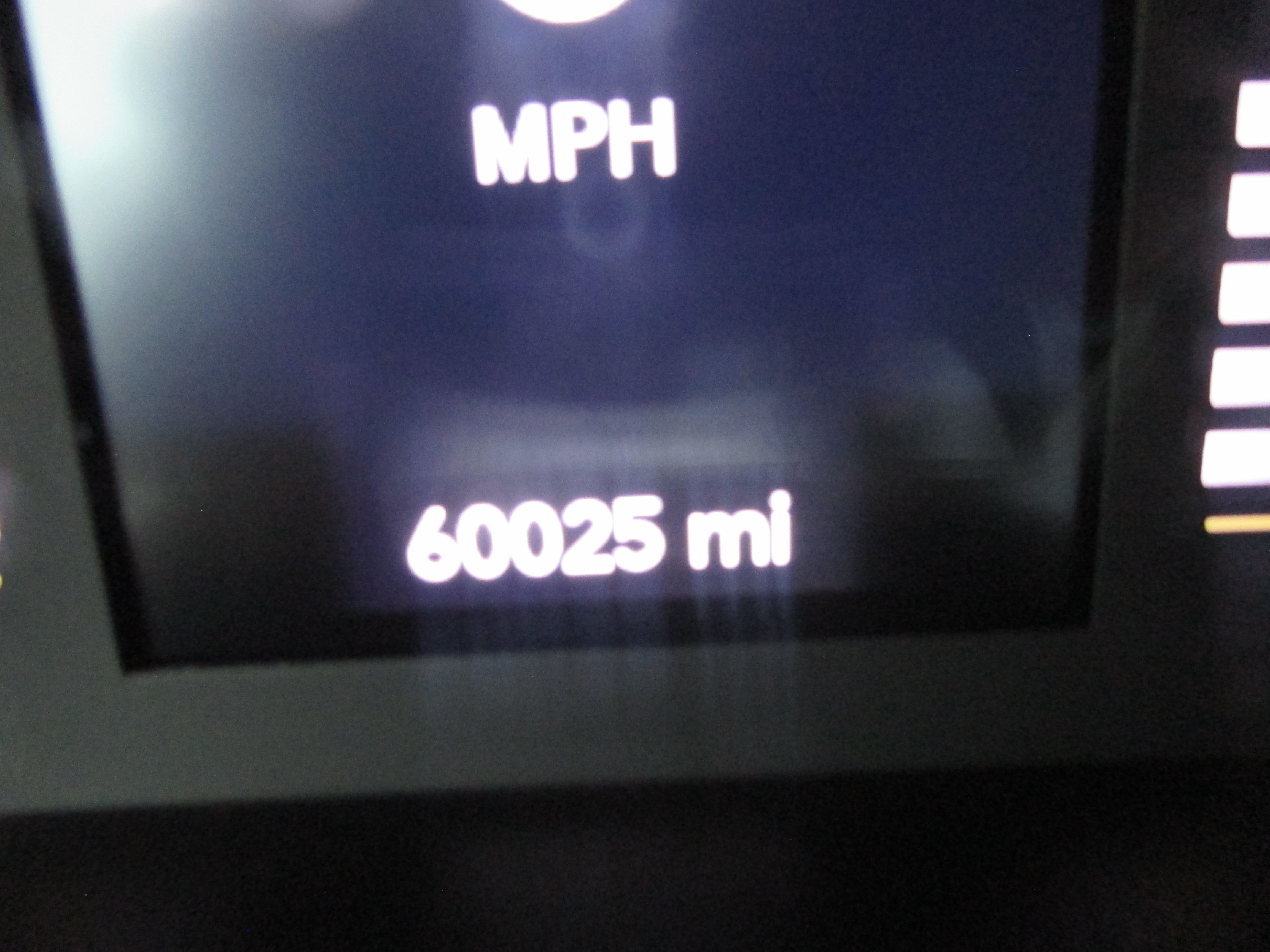 Used 2020 Jeep Cherokee Latitude Plus Sport Utility 4D FWD image 3