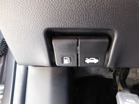 Used 2019 Nissan Rogue Sport S image 10