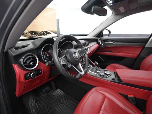 Used 2019 Alfa Romeo Stelvio Ti image 38