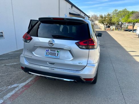 Used 2018 Nissan Rogue SV image 17