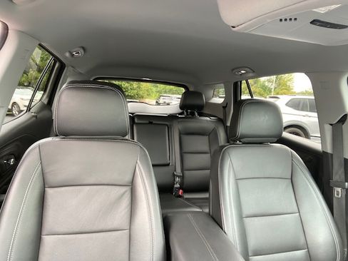 Used 2024 GMC Terrain SLT image 19