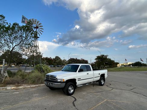 Used 1999 Dodge Ram 2500 Truck 4x4 Quad Cab image 1