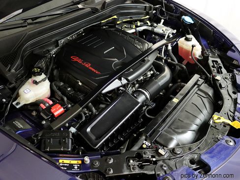 Used 2019 Alfa Romeo Stelvio AWD image 35