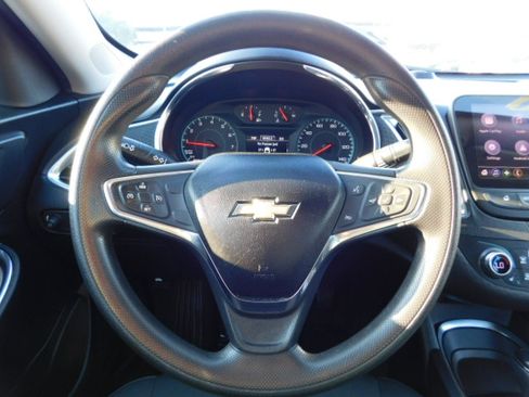 Used 2019 Chevrolet Malibu LT image 16