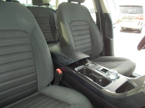 Used 2019 Ford Fusion SE image 16