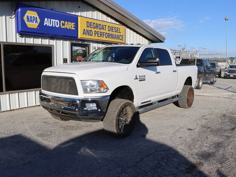 Used 2016 RAM 2500 SLT image 2