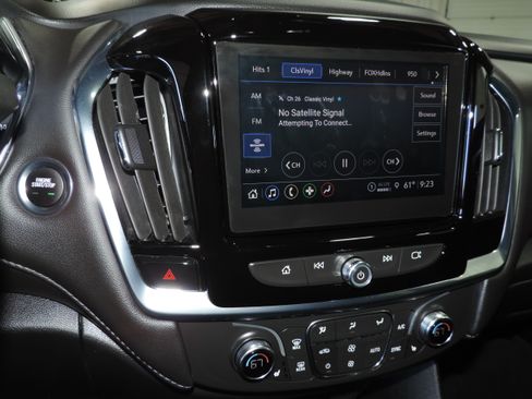 Used 2023 Chevrolet Traverse LT image 31