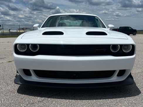 Used 2023 Dodge Challenger SRT Hellcat RWD image 2