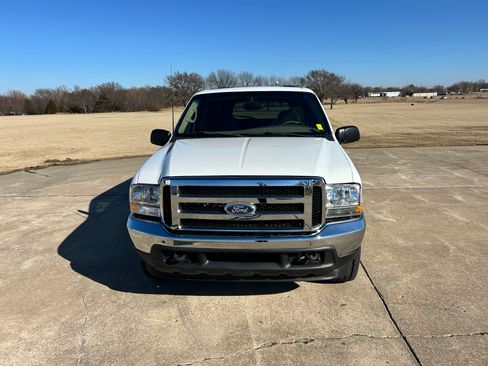 Used 2000 Ford Excursion XLT image 2