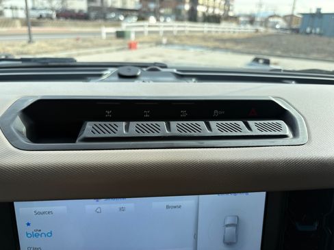 Used 2023 Ford Bronco Wildtrak image 25