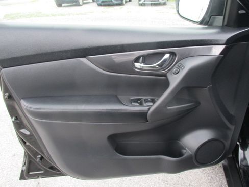 Used 2020 Nissan Rogue FWD SV 2.5L 4-Cyl SUV image 20