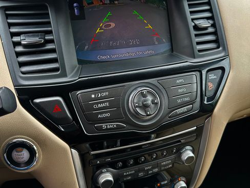 Used 2017 Nissan Pathfinder SV image 38