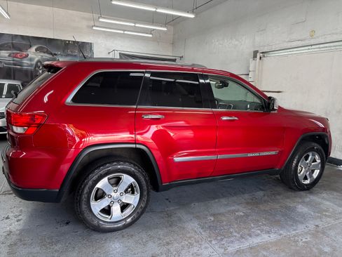 Used 2011 Jeep Grand Cherokee Limited image 6