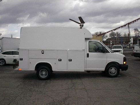 Used 2015 Chevrolet Express 3500 image 3
