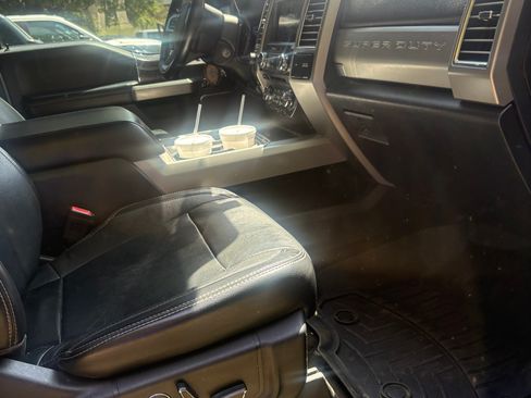 Used 2017 Ford F250 4x4 Crew Cab Super Duty image 15