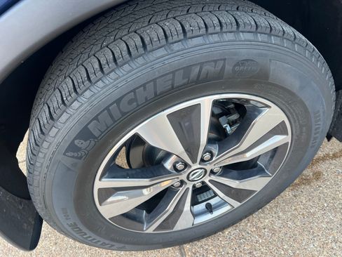 Used 2022 Nissan Murano SV image 3