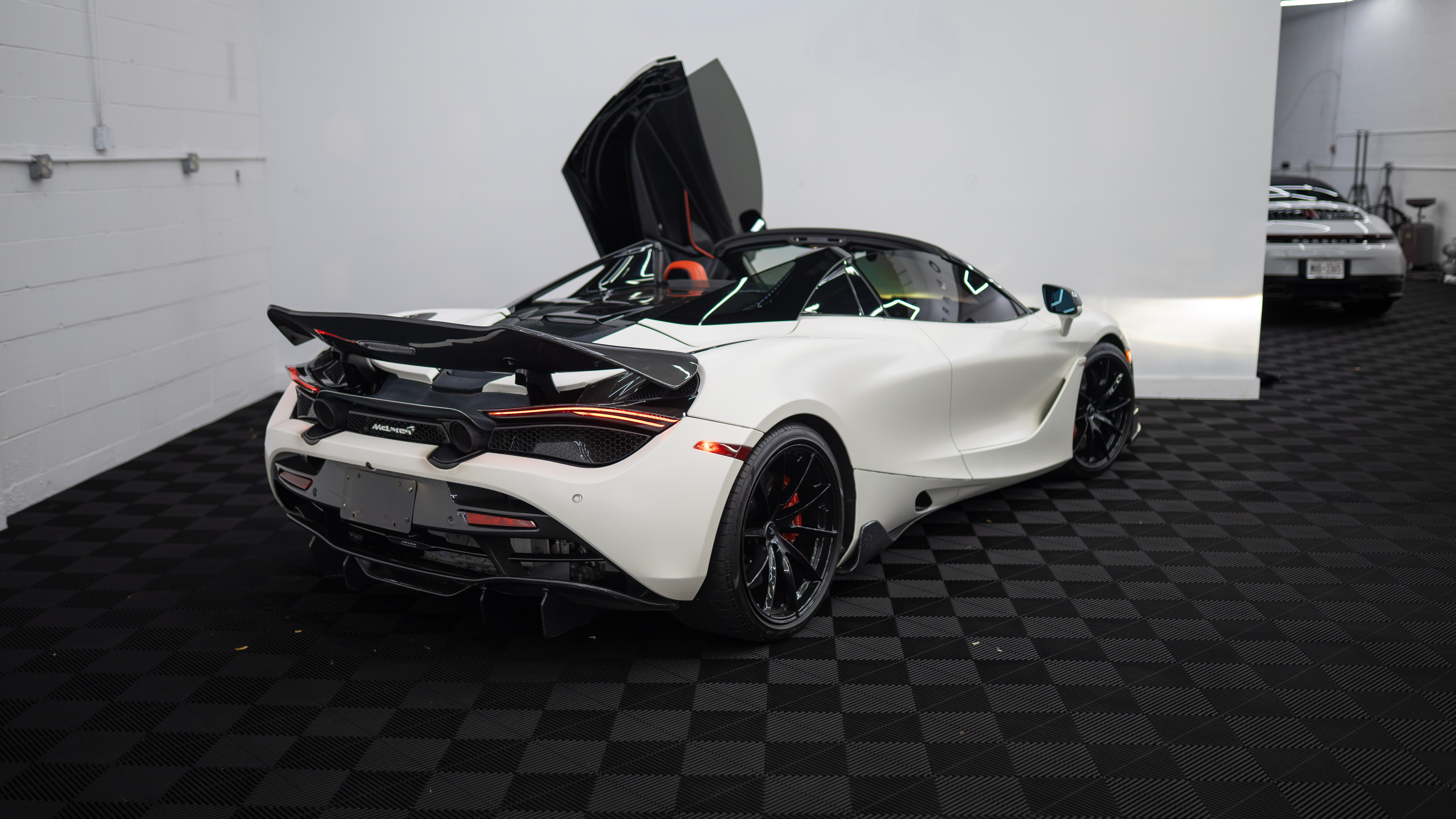 Used 2020 McLaren 720S Spider RWD image 36