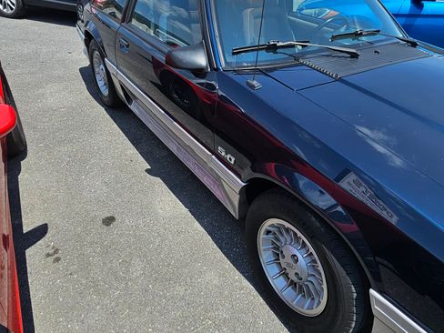 Used 1990 Ford Mustang GT Hatchback RWD image 4