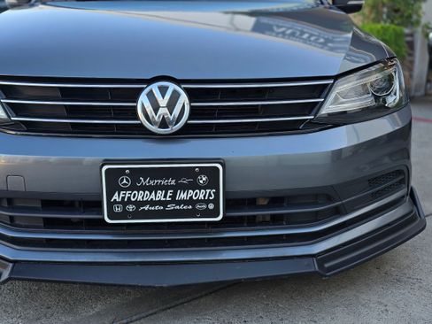 Used 2017 Volkswagen Jetta SE image 28
