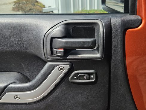 Used 2014 Jeep Wrangler Unlimited Sahara image 24