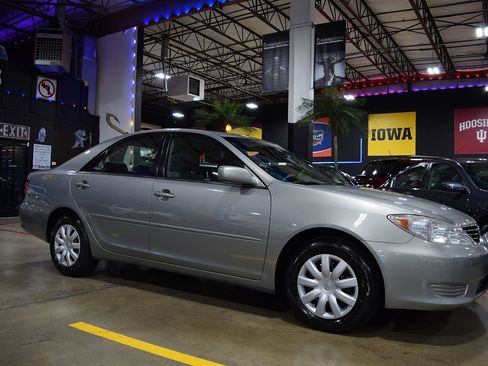 Used 2005 Toyota Camry LE image 13
