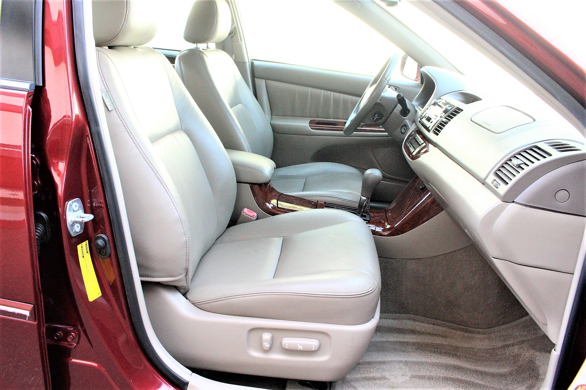 Used 2005 Toyota Camry XLE FWD image 18