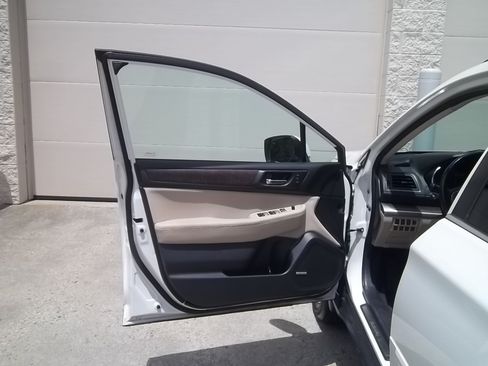 Used 2016 Subaru Outback 2.5i Limited AWD/4WD image 17