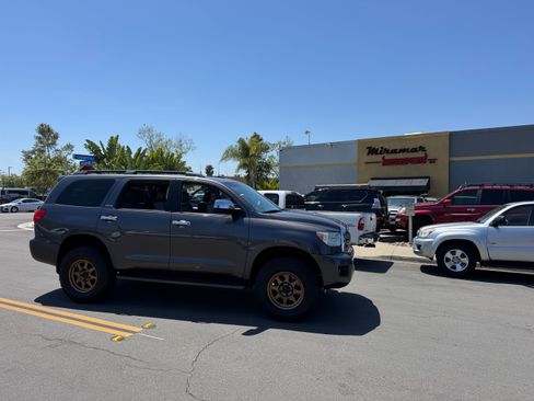 Used 2015 Toyota Sequoia Limited image 13