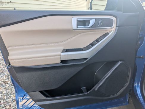 Used 2022 Ford Explorer XLT image 17