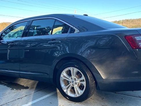 Used 2017 Ford Taurus SEL image 8