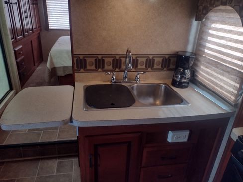 Used 2011 Ford E-450 and Econoline 450 image 40