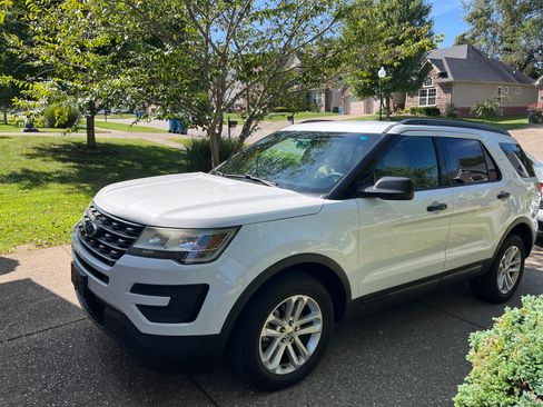 Used 2017 Ford Explorer 4WD image 1