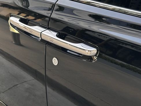 Used 2021 Rolls-Royce Phantom image 37