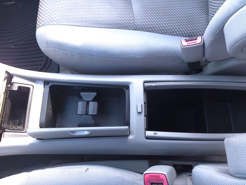 Used 2004 Toyota Highlander image 28